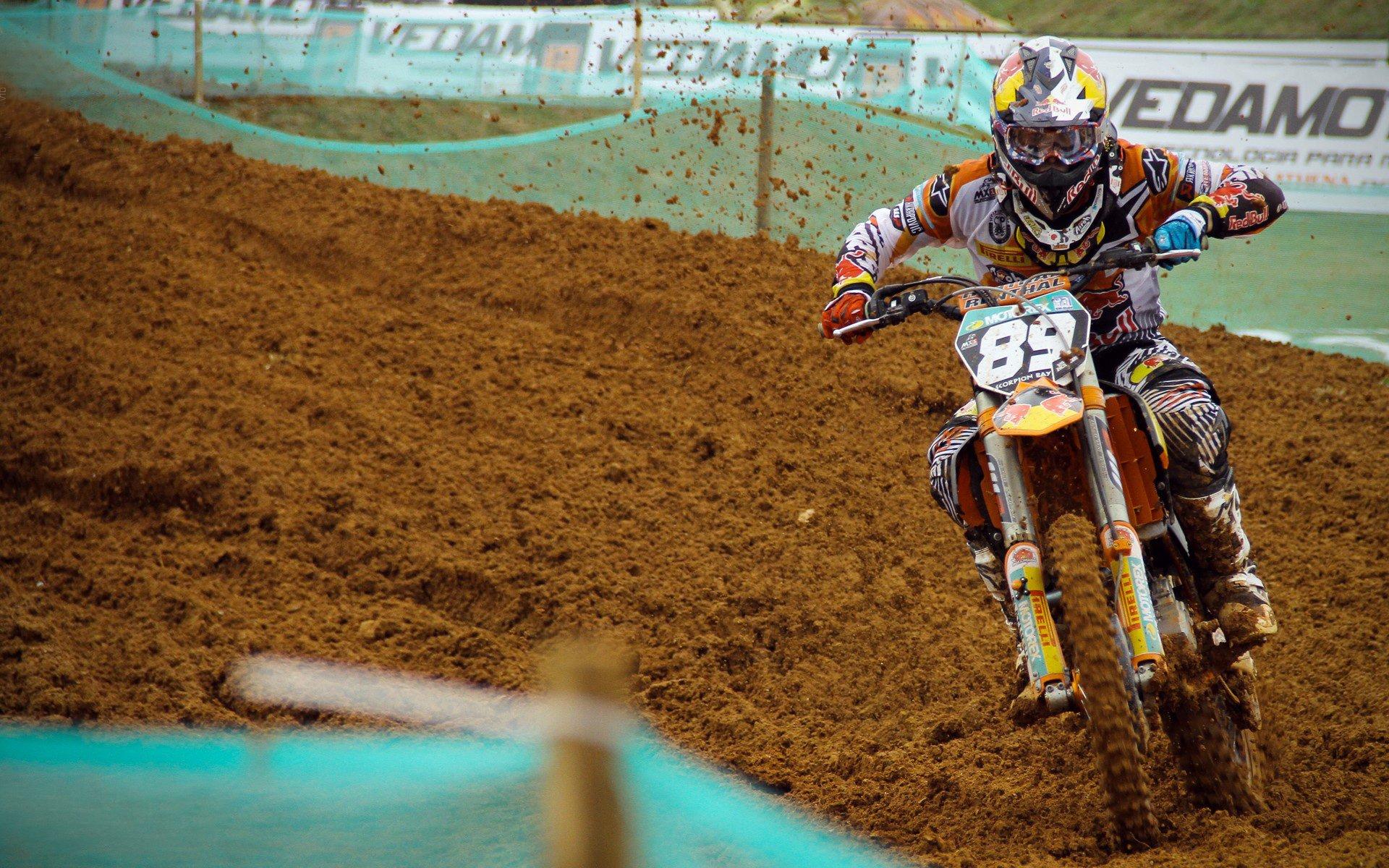 罗马诺圣诞工作遭非议，转会专家犀利回怼，先管好你自己的手机